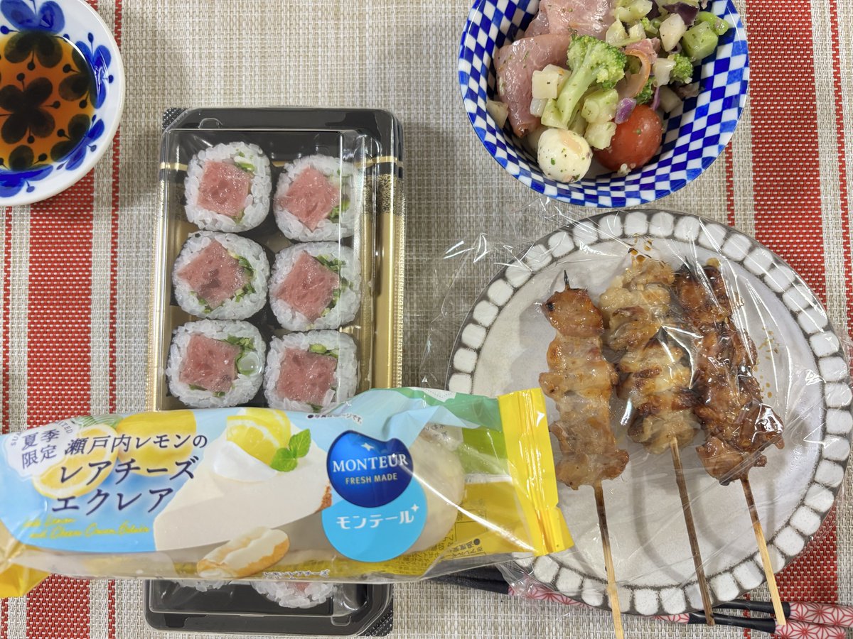 LLrubbishRR's tweet photo. 2026.7.5夕食
惣菜（ねぎま、やきとり、サラダ)、エクレア https://t.co/KLkvpq6kuk