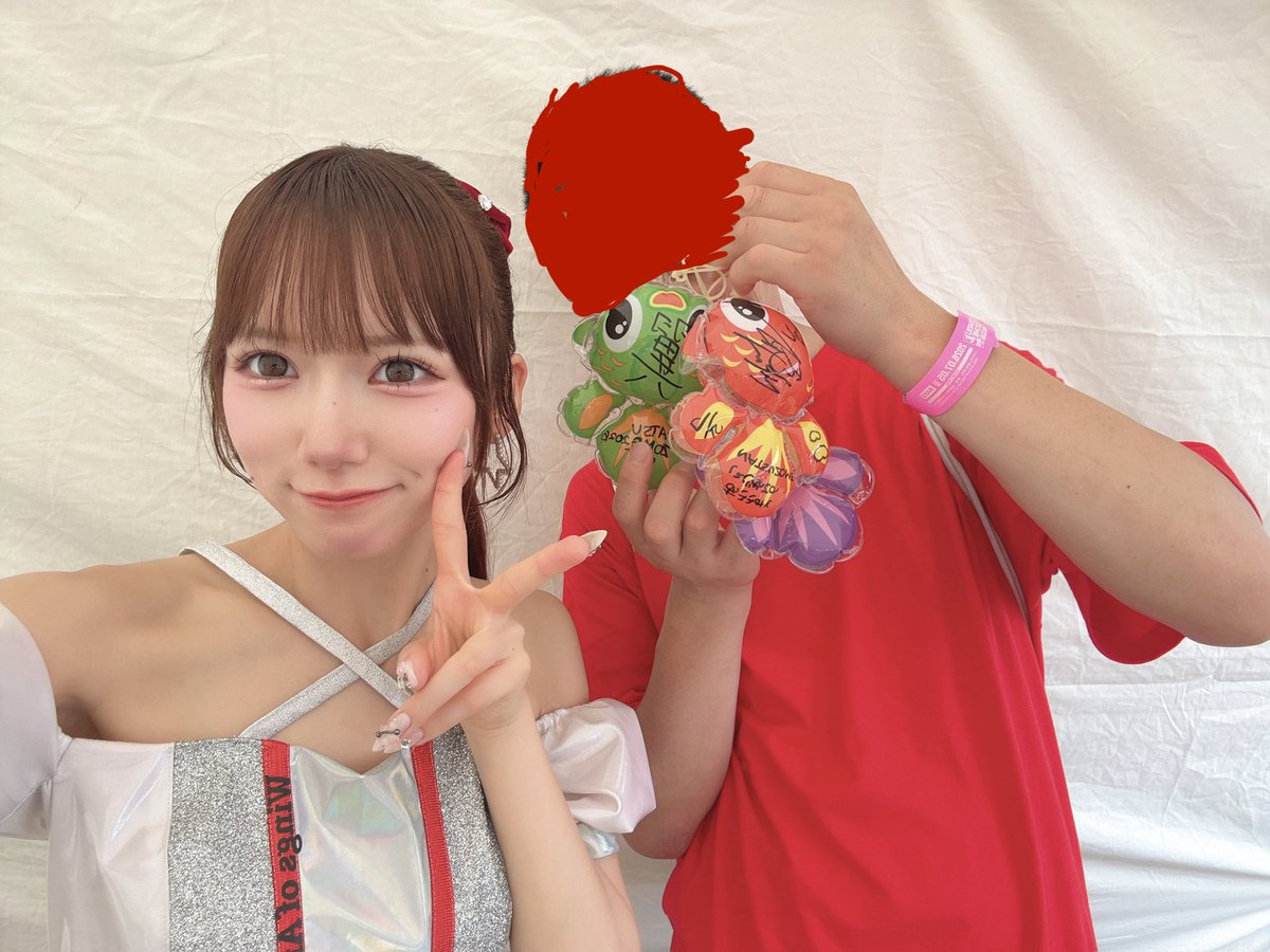 PartyC65634's tweet photo. 推しメンとのNATSUZOMEはもの凄く楽しすぎた！
もっと思い出作ろうね！
#宛名はしおり #アルテミスの翼 https://t.co/H0haaZ2mLb