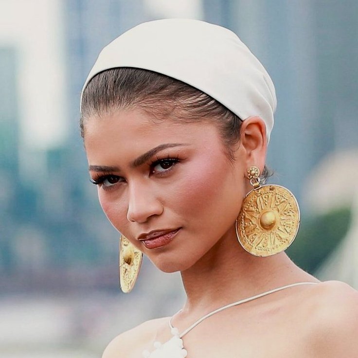 zenssdayaa's tweet photo. I love the earrings absolutely stunning https://t.co/Gx8msspYdN