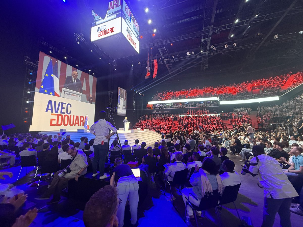 ThomasDespre's tweet photo. « Un responsable politique est bien plus ce qu’il est que ce qu’il prétend être sur les réseaux sociaux ». Le tacle d’@EPhilippe_LH a ses concurrents en meeting à l’Adidas Arena de Paris @RTLFrance https://t.co/E83alMYDqy