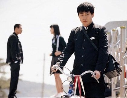 qkdRkRsh's tweet photo. 새삼 우리형 찍을 당시 하균이 나이 30-31이었을텐데 걍 순수체급으로 고딩 역할 가능했던거 진짜 ㄹㅈㄷ https://t.co/G6ZRH02mF8
