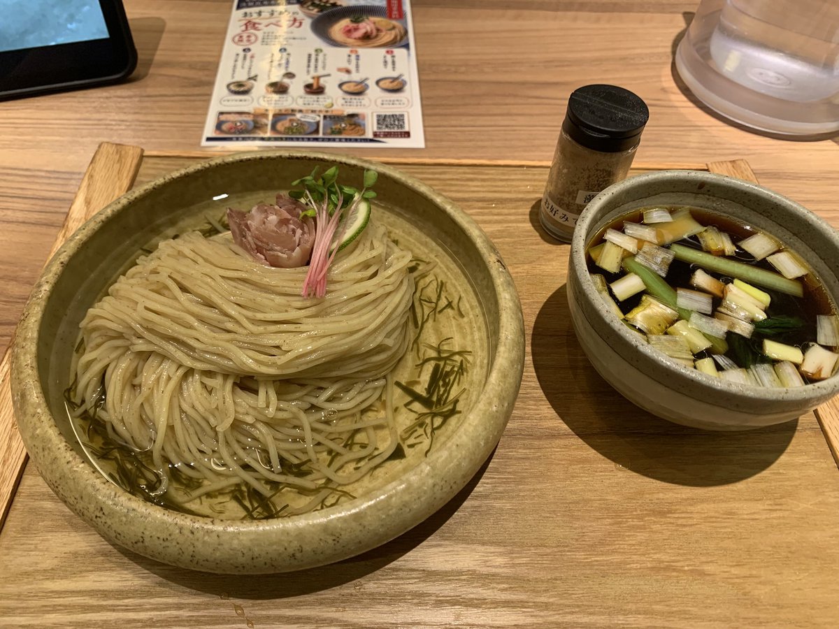 goburingikon's tweet photo. イオンのぐり虎で夏季限定の昆布水つけ麺食べた

なんとも言葉にし難い、複雑な味 https://t.co/xdGreQEy02