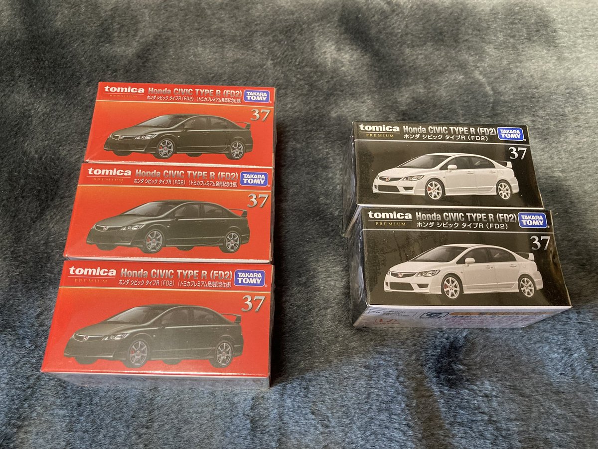 precut_steel's tweet photo. 今持ってるFD2 のミニカー
トミカ
トミカプレミアム(白4台黒3台)
DCT1/64
ホットウィール
エブロ1/43
モーターヘリックス1/18
無限RR
ターマック1/64(左)
トミカ(右・黄色のジャンク品改・マサルさん謹製)
#FD2
マサルmadeのRRがフラグだと思ってる🤪 https://t.co/KyiMZ1Hean