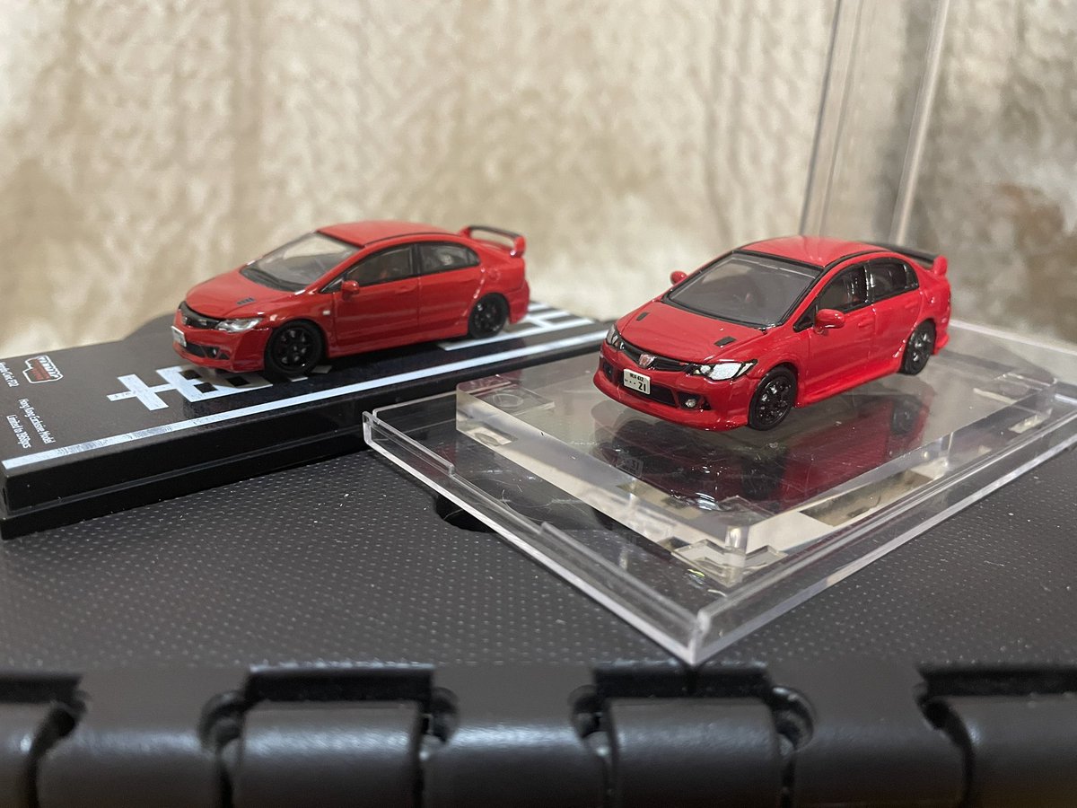 precut_steel's tweet photo. 今持ってるFD2 のミニカー
トミカ
トミカプレミアム(白4台黒3台)
DCT1/64
ホットウィール
エブロ1/43
モーターヘリックス1/18
無限RR
ターマック1/64(左)
トミカ(右・黄色のジャンク品改・マサルさん謹製)
#FD2
マサルmadeのRRがフラグだと思ってる🤪 https://t.co/KyiMZ1Hean