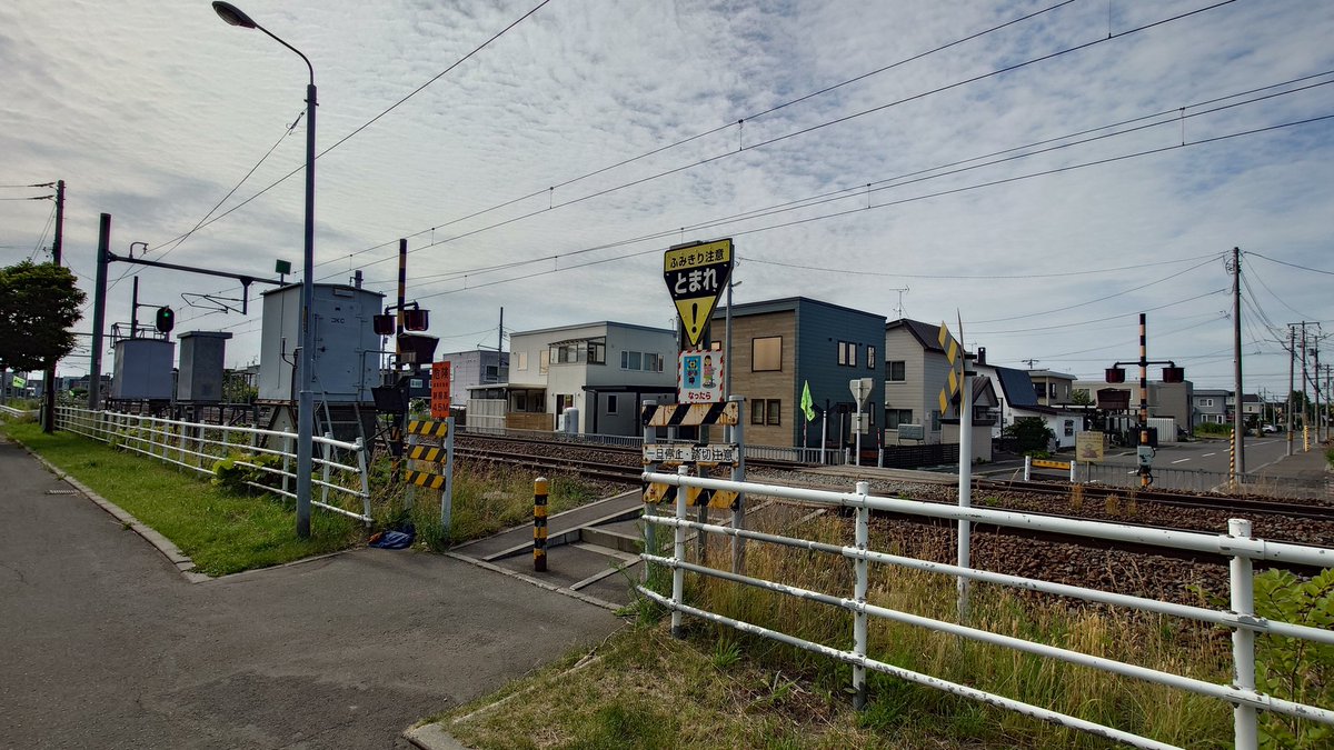 botti_the_lock's tweet photo. というか踏切って札幌にも残ってるんだって思うくらい久方ぶりに踏切を見た
(今日は北区までサイクリングしてきたよ) https://t.co/boOQupQQsl