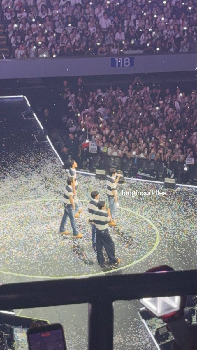 jongincuddles's tweet photo. thank you for being part of my life, exo. 

#exhorizoninmanila https://t.co/U6UFZgkXsA