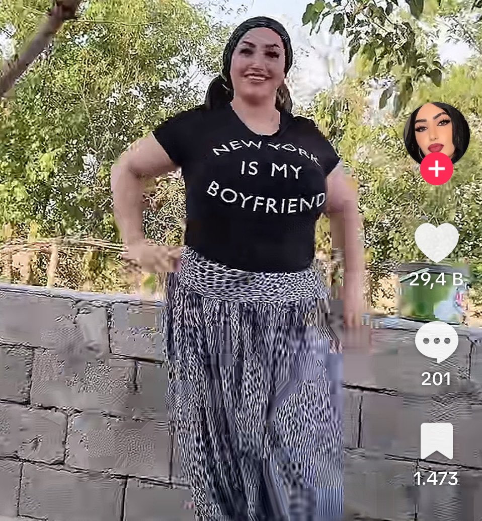 fkylineto's tweet photo. 2021de bershkadan aldigim rock grubu tisortlerini simdi pijama olarak kullanirken me https://t.co/KNjzMWDBrq