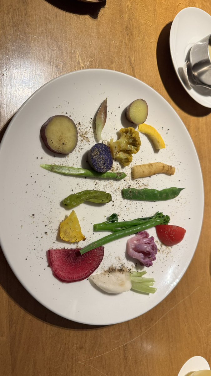 okui1102's tweet photo. il. イルドット
色んな野菜食べれるのが面白い体験だった。全部美味しかったのだが、個人的にビーツのポタージュと、牡蠣とアサリのパスタが旨味めちゃくちゃ出てて美味しかった。 https://t.co/wJJWX9enfU