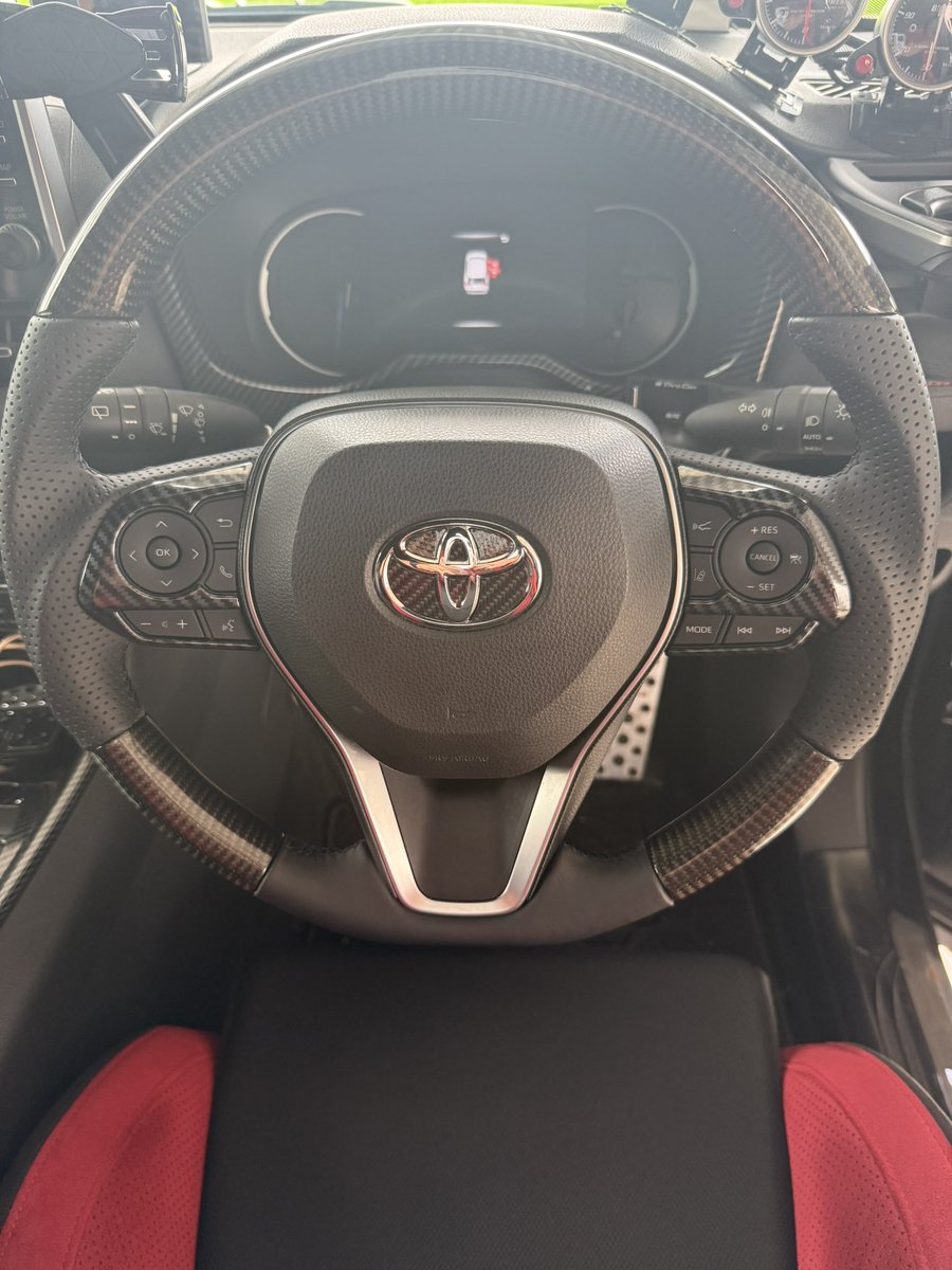 rav4phv_toku's tweet photo. REALのPHV用カーボンハンドル取り付け完了(*`・ω・)ゞ
Dラーが🤣
ガングリップでめっちゃ握りやすい✋
運転楽しめる🚗 ³₃
終わり。
#RAV4PHV
#RAV4
#REAL https://t.co/KO2aBfLuHh