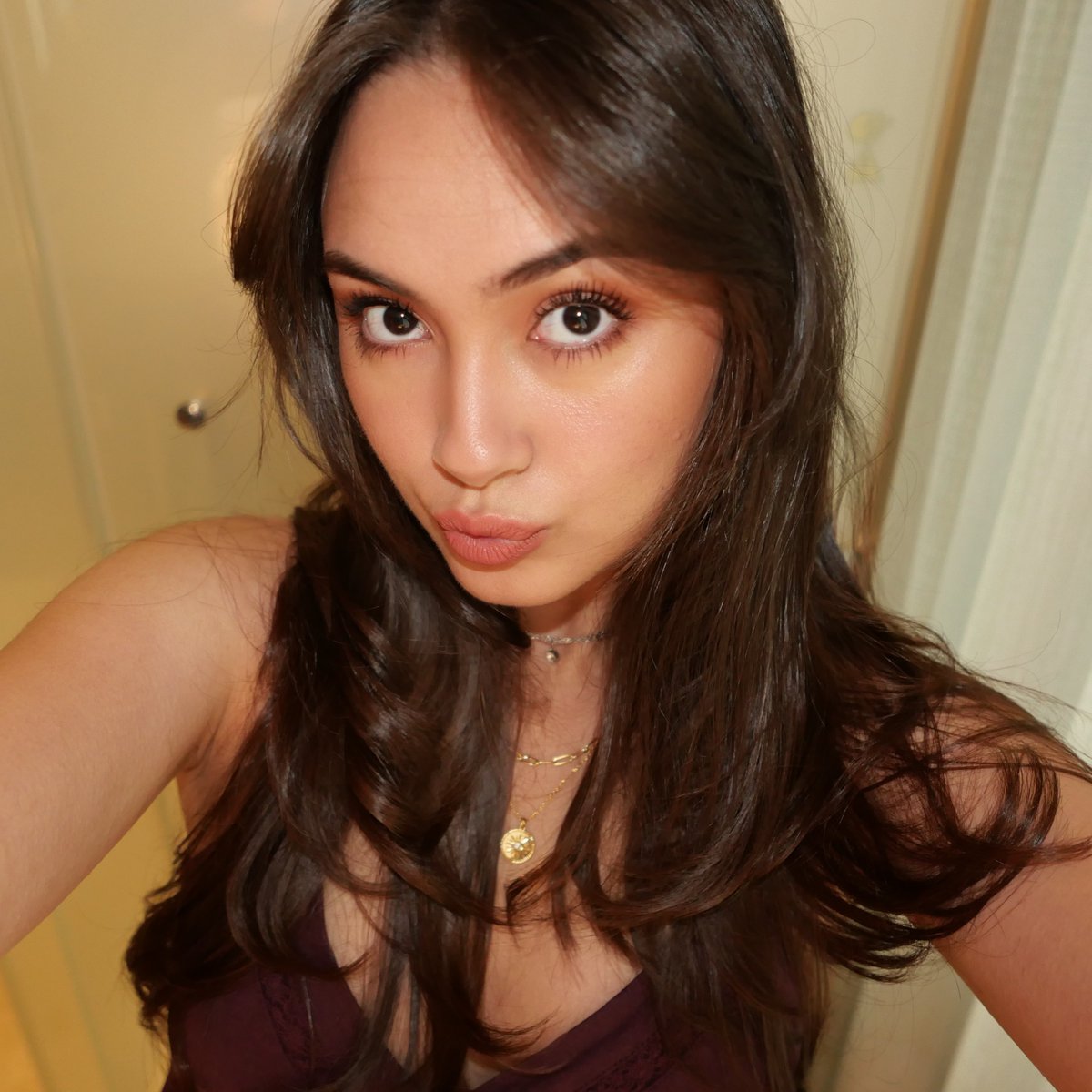insidefolkative's tweet photo. Potret selfie Caitlin Halderman melalui postingan terbaru Instagramnya. https://t.co/stK1iSSNNw