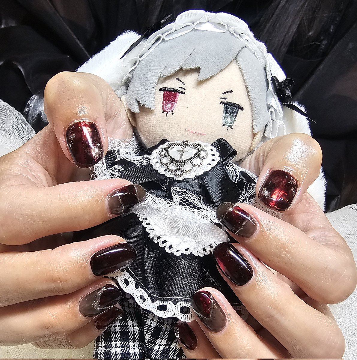 roku2oxo's tweet photo. 別にこれが日常です。
昔からボルドーとか血みたいな色で構成していたので💅
自然と蘭丸概念ネイル🌹🌹🌹🌹🌹🌹 https://t.co/LZwGTFU7Ap