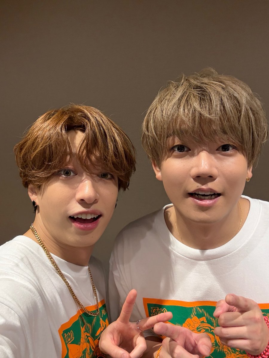 sen_sen_sen_sen's tweet photo. 肉チョモ大決戦２日目ありがとうございましたー！

楽しかったチョモね〜！2人の絆に乾杯！

センラはBrunの第二衣装で挑んだチョコ🍫

浦島坂田船の志麻とセンラとしても頑張ったよー！ https://t.co/rGG8H9i3zM