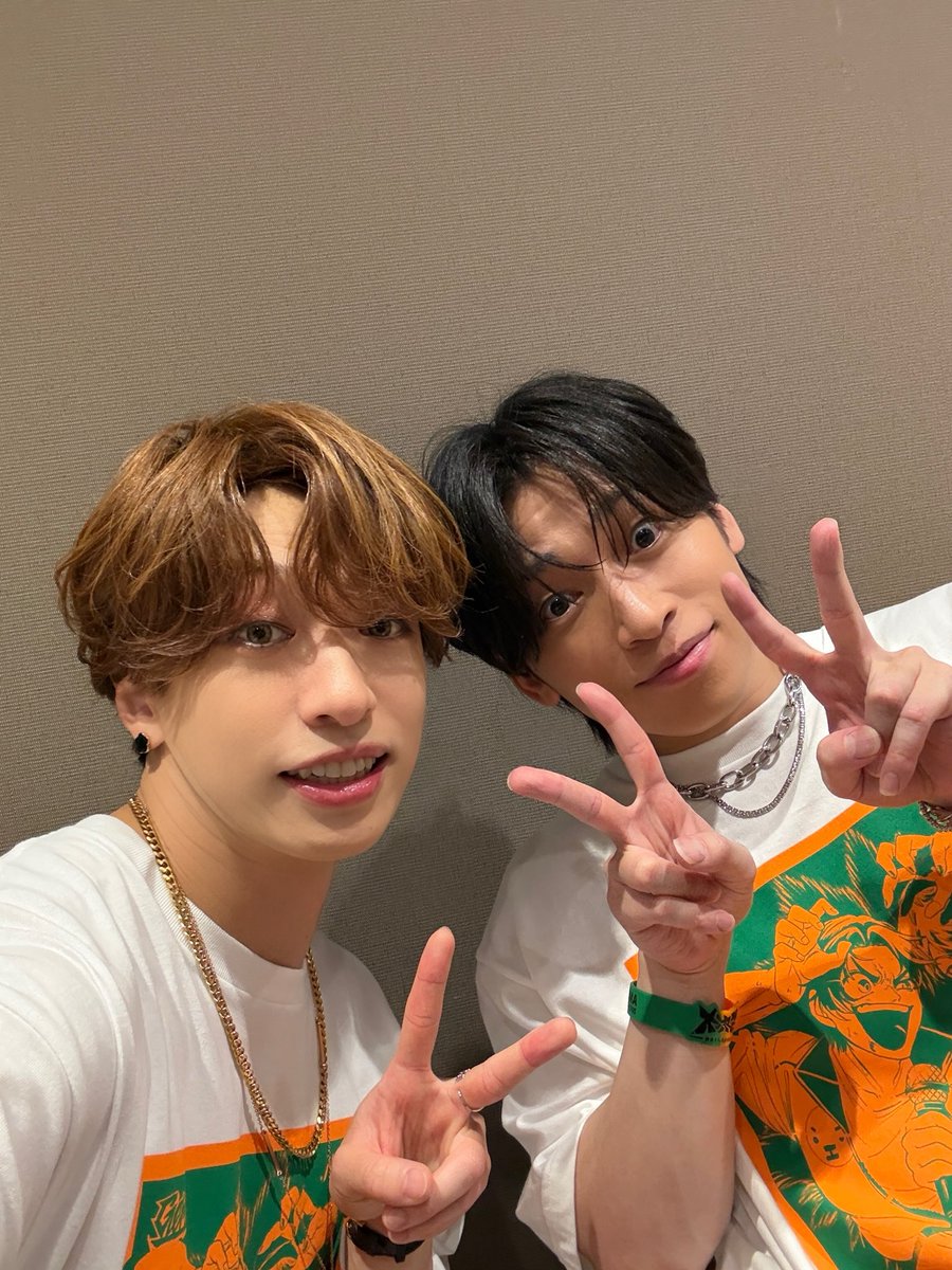 sen_sen_sen_sen's tweet photo. 肉チョモ大決戦２日目ありがとうございましたー！

楽しかったチョモね〜！2人の絆に乾杯！

センラはBrunの第二衣装で挑んだチョコ🍫

浦島坂田船の志麻とセンラとしても頑張ったよー！ https://t.co/rGG8H9i3zM
