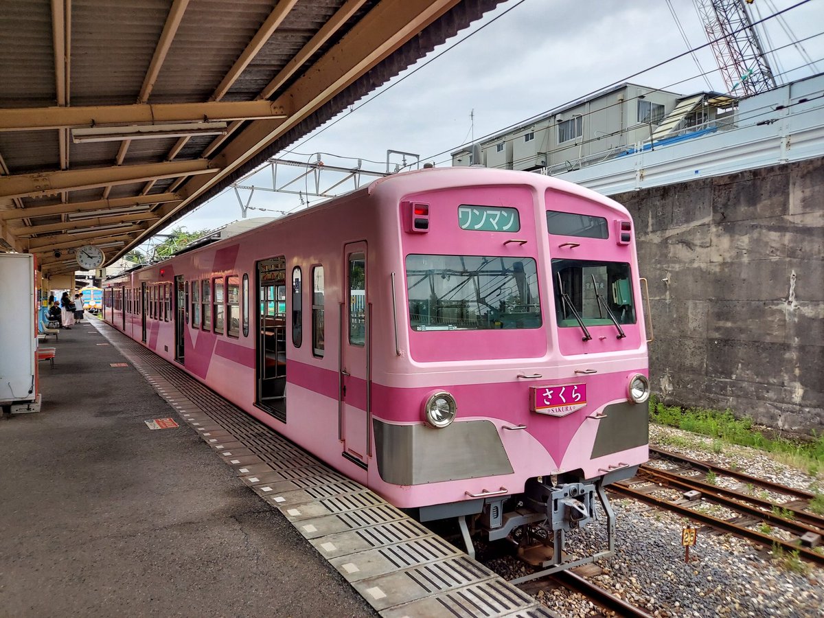 sd2159's tweet photo. 流鉄はJRと違って線路もガタガタで大変乗りごたえもありますがそもそも路線が短いですwww 今はいろんな色の電車が走っていますが211系が入ったらどうなるんだろう？211系は流山駅から見えます。 https://t.co/enIgcdGcw1