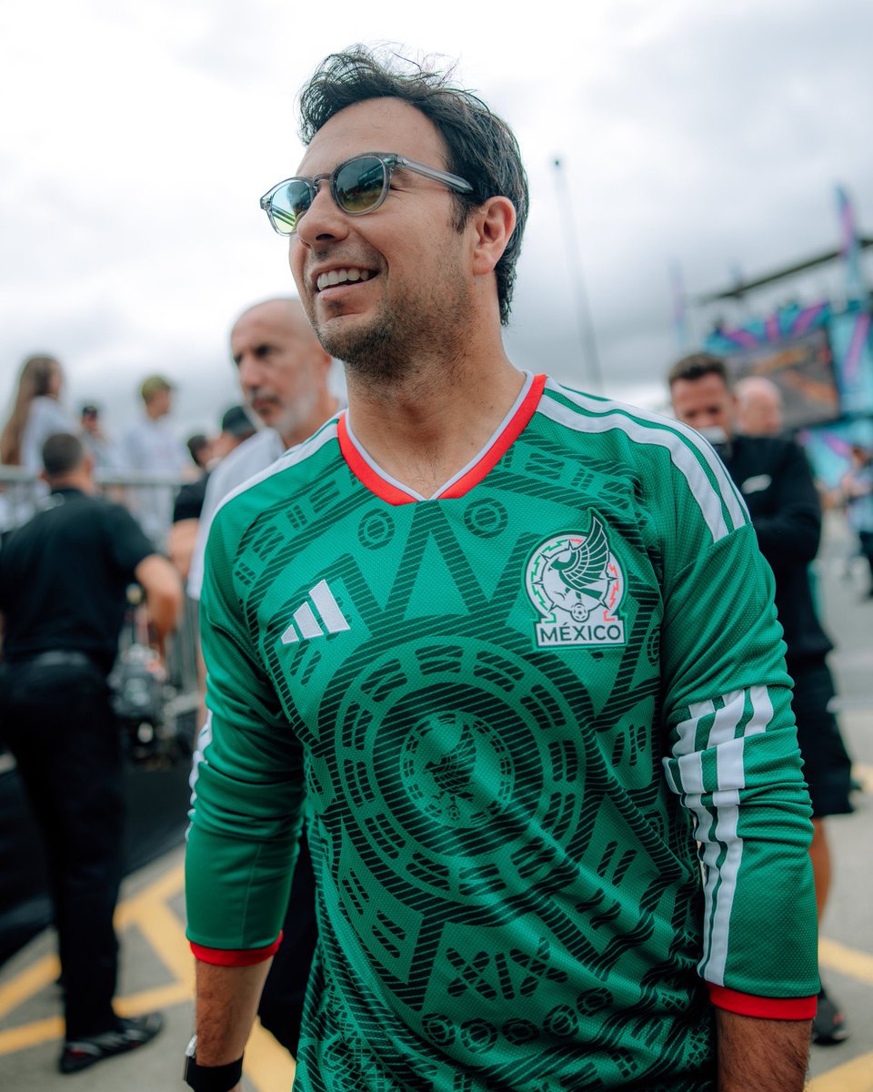 chacho_lml's tweet photo. Checo se puso la verde en el segundo mejor sitio para lucirla por estos dias. El mejor siempre será el Azteca.👏🏼 https://t.co/pth1ou0K22