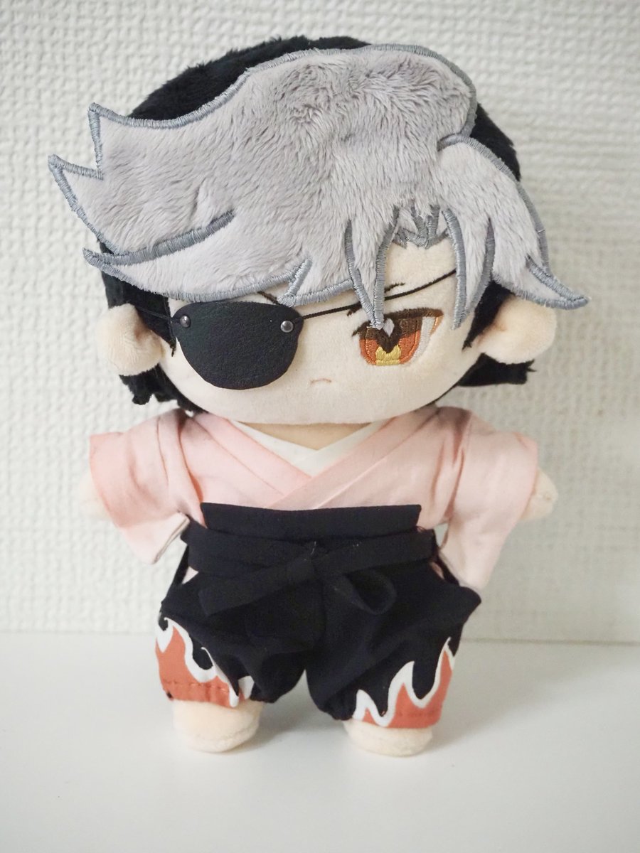 sutozuzzz's tweet photo. 百火さまぬいです！！たくさんリテイクしてめちゃくちゃ頑張りました！！
すべて手刺繍、眼帯は本革。眼帯外すと怪我が見れる仕様です。近年一番頑張った。 https://t.co/nSNihFkwsf