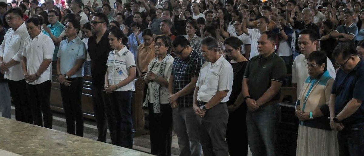 manayleila's tweet photo. TUTUKAN NATIN ANG PAGLILITIS. SURIIN ANG EBIDENSYA. TAPUSIN ANG PROSESO. ⚖️✨

Together with fellow House Prosecutors Reps. Chel Diokno, Joel Chua and Ysabel Zamora; Deputy Speakers David "Jay-jay" Suarez, Paolo Ortega and Janette Garin; Reps. Jude Acidre and Jose Aquino II, House Secretary General Cheloy Garafil, as well as private prosecutors Atty. Lorna Kapunan, Atty. Marforth Fua and Atty. Amando Ligutan, we attended the Sunday Mass at the Archdiocesan Shrine of Jesus, the Way, the Truth and the Life in Pasay City earlier today.

Sa bisperas ng pagsisimula ng impeachment trial ni VP Sara at sa mga susunod na buwan ng paglilitis, dalangin natin na patuloy tayong gabayan ng Panginoon, at pagkalooban ng karunungan, lakas, at katatagan sa misyong itaguyod ang pananagutan na ipinagkatiwala sa atin ng Konstitusyon at ng taumbayan.

Simula bukas, subaybayan po natin ang mga kaganapan sa Senado. Bantayan natin ang napakahalagang prosesong ito ng pananagutan, suriin ang mga ebidensya at sama-samang manawagan na tapusin ang paglilitis hanggang manaig ang katotohanan at hustisya.

📸 ANC & Philippine Star/ Facebook