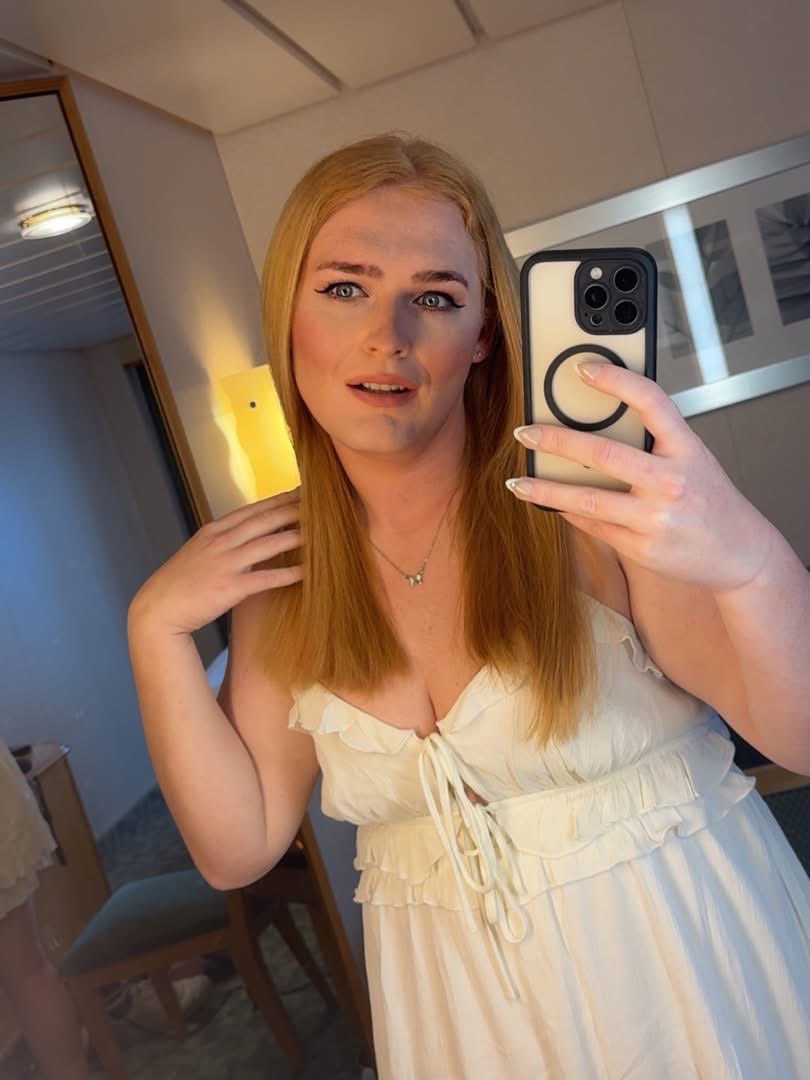 Emily Saxton tweet media