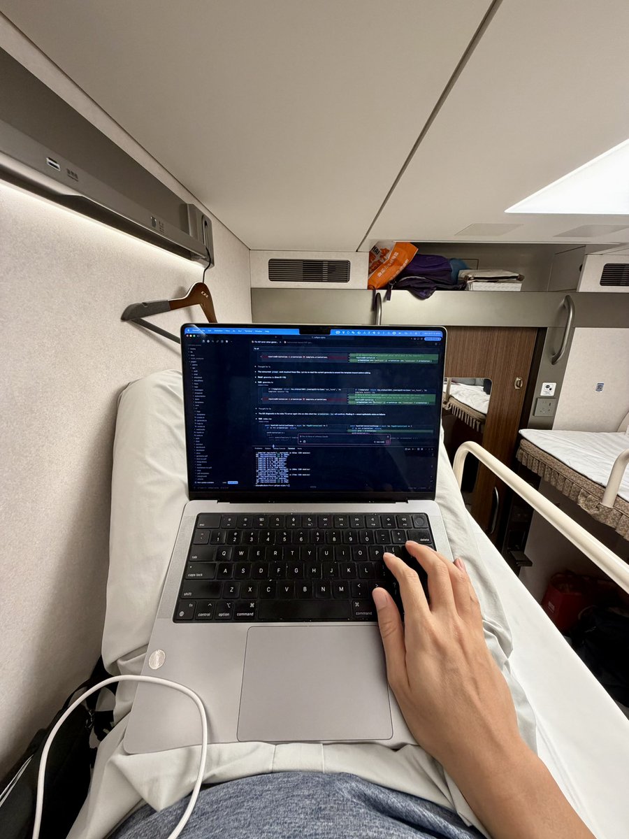 damonchen's tweet photo. vibe coding on 🚆 https://t.co/atTchwpWhO
