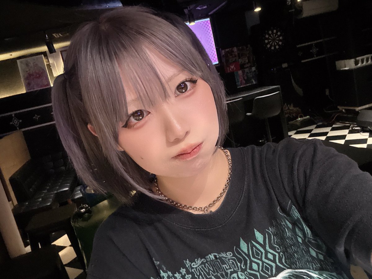 _mocha44's tweet photo. そいえば髪染めたから見に来な！！！
 #アニソンバー小鳥遊 https://t.co/YUKf2rQNI4