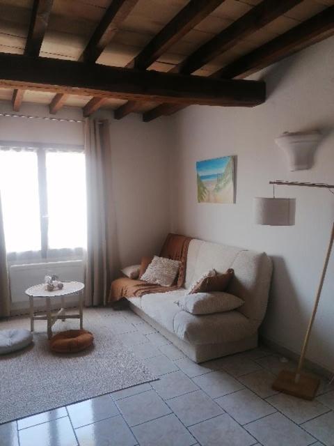 antesse's tweet photo. Un studio lumineux niché au Cannet, où chaque détail invite au calme et au confort. Après une journée de plage ou de découverte, on y retrouve un cocon chaleureux, pensé pour se ressourcer. La rue Saint‑Sauveur, calme.
clic sur le lien pour réserver 
https://t.co/hzQG0MZ6AE https://t.co/By0oX4b4Zz
