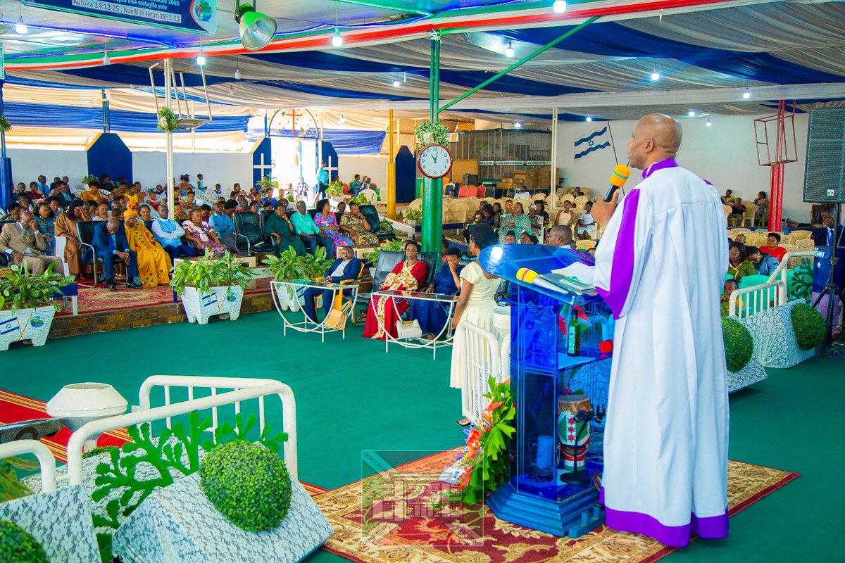 nshingamateka's tweet photo. 1/2 #Burundi: "Ce que Dieu a écrit se réalisera ainsi". C'est le thème de la prière dominicale de ce 5 juillet 2026 à @israelchurchbu2 à laquelle a participé le Très Honorable #GelaseDanielNdabirabe, Président de l'@nshingamateka accompagné des Honorables Députés élus à @Bujaprov2025.

Se basant sur les écritures tirées de Genèse 6, 8-12, Genèse 28, 12-16 et Jean 9, 35-41, l'Apôtre #VitalNzubahimana a cité 6 aspects à tenir en compte:

1. Être responsable et répondre seul devant Dieu de la tâche qu'il t'a confiée;
2. Respecter Dieu;
3. Ecouter la voix de Dieu;
4. Prier;
5. Poser des actes de nature à changer ta vie;
6. Etre conscient qu'après cette vie, il y aura une autre.

@Burundi_senat