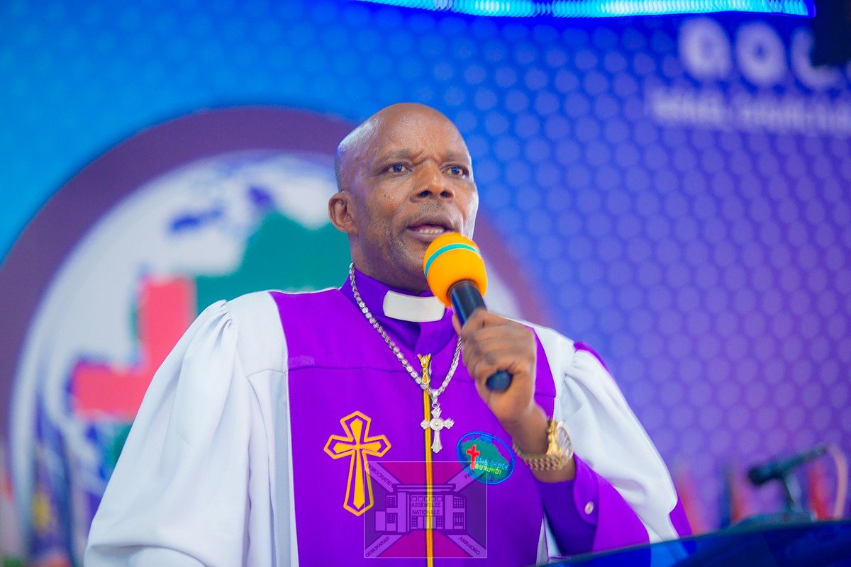 nshingamateka's tweet photo. 1/2 #Burundi: "Ce que Dieu a écrit se réalisera ainsi". C'est le thème de la prière dominicale de ce 5 juillet 2026 à @israelchurchbu2 à laquelle a participé le Très Honorable #GelaseDanielNdabirabe, Président de l'@nshingamateka accompagné des Honorables Députés élus à @Bujaprov2025.

Se basant sur les écritures tirées de Genèse 6, 8-12, Genèse 28, 12-16 et Jean 9, 35-41, l'Apôtre #VitalNzubahimana a cité 6 aspects à tenir en compte:

1. Être responsable et répondre seul devant Dieu de la tâche qu'il t'a confiée;
2. Respecter Dieu;
3. Ecouter la voix de Dieu;
4. Prier;
5. Poser des actes de nature à changer ta vie;
6. Etre conscient qu'après cette vie, il y aura une autre.

@Burundi_senat