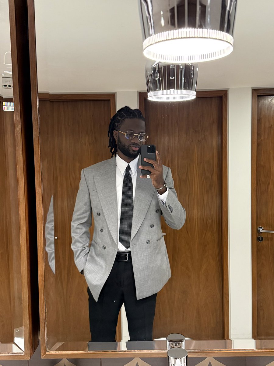 iam_ewala's tweet photo. La simplicité est la clé de toute véritable élégance.

Bon dimanche chez vous!! https://t.co/iu7DUDi7K6