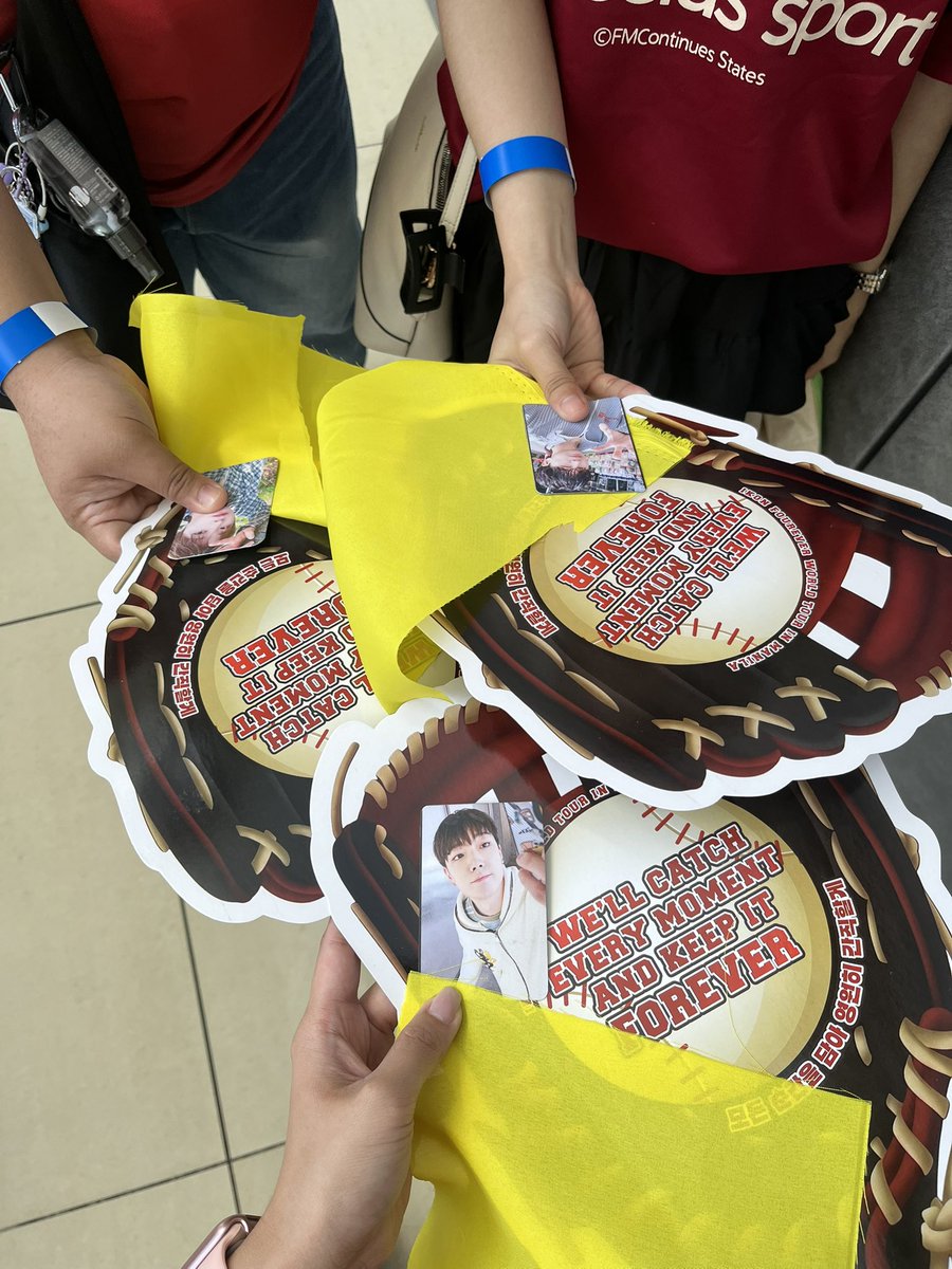 _ayengjoyw's tweet photo. Waeng waengan naaaaaa!! See you in a bit @iKON_Global 

 #iKON_FOUREVER_TOUR
#IKONinMANILA https://t.co/fNFA7WeUc5