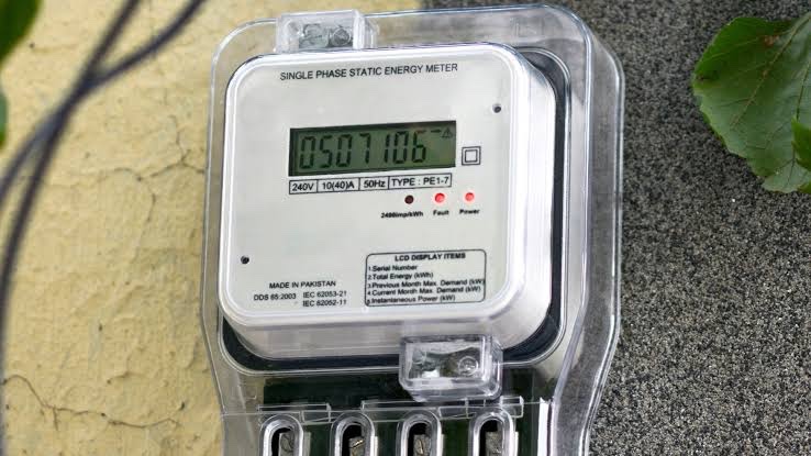 Indian_Analyzer's tweet photo. Interesting how this played out.

Bihar split its smart meter rollout between:
- Adani (North Bihar – 28 lakh meters) 
- IntelliSmart (South Bihar – 35 lakh meters).

Then came the twist.

Adani acquired 100% of IntelliSmart for ₹3,050 crore. 

Meanwhile, Bihar added 40 lakh smart meters in just over 7 months.

Also, Adani Energy’s stock has gained nearly 78% in the past year. 

Sometimes, the biggest expansion comes through ACQUISITION.
