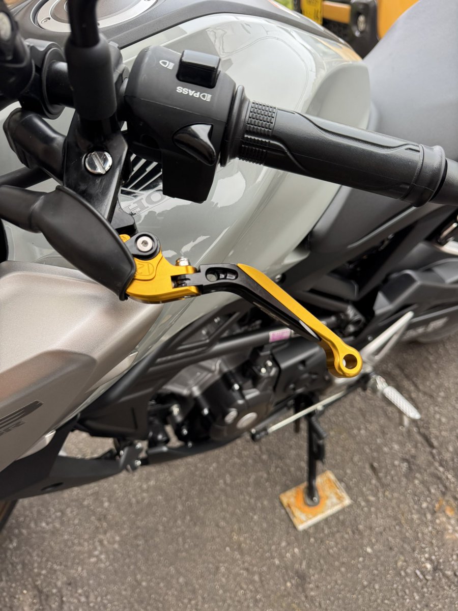 ManGenesis46's tweet photo. レバー交換したんだぜ
多分純正の方が軽いんだぜ？ https://t.co/7tVd8bo9tw