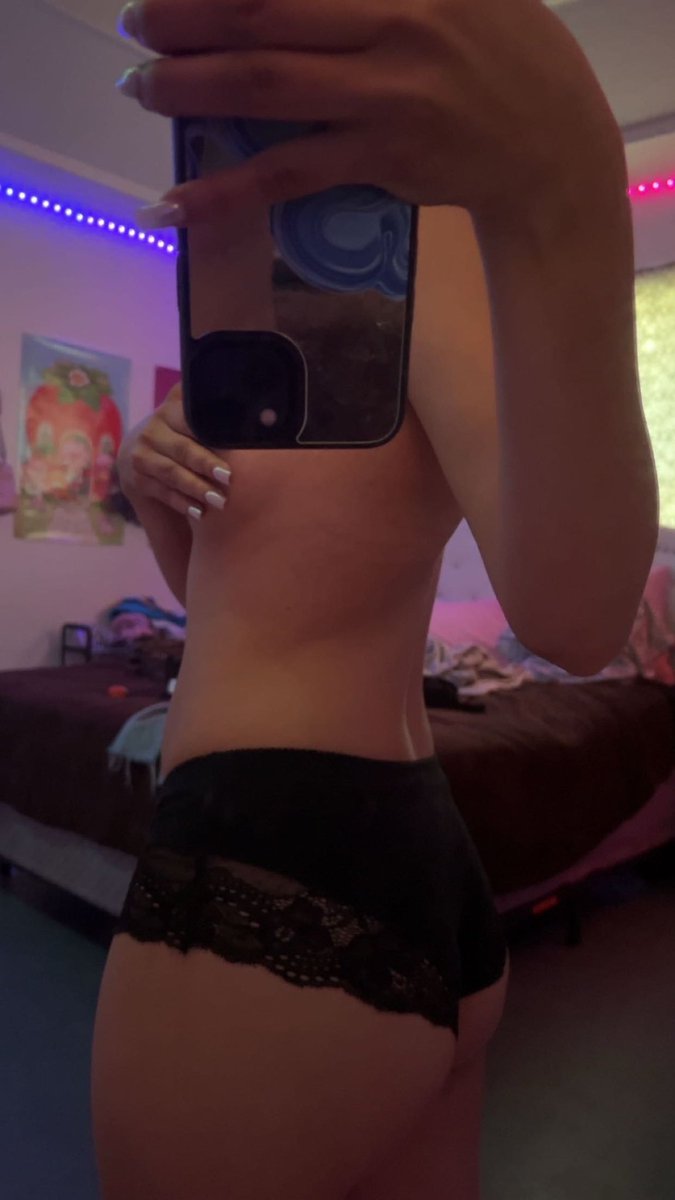 petitemula's tweet photo. Love my body 🍑

#nsfw #latina #petite #cali https://t.co/o1J091XBmC