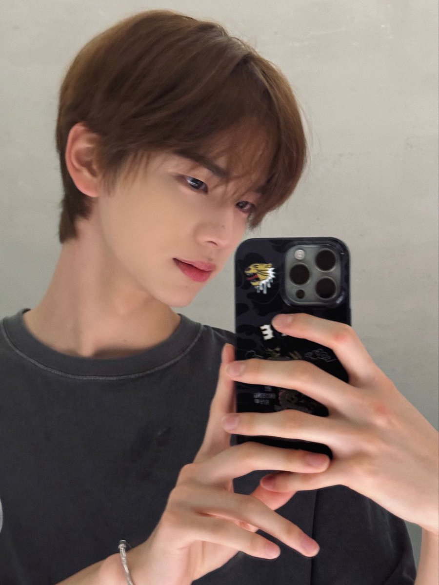 42love247's tweet photo. 아 잘생김♡ https://t.co/7HJD5ax564