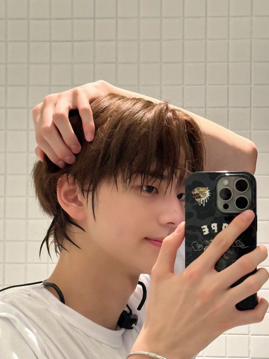 42love247's tweet photo. 아 잘생김♡ https://t.co/7HJD5ax564
