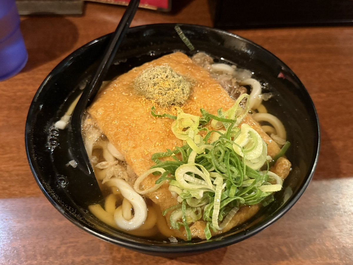 rODVdEx50zrD3V1's tweet photo. 久しぶりに立寄り
きつねうどん
甘いおあげと油かす美味しい😋
#KASUYA 法善寺店 https://t.co/EEyF6vJOCa