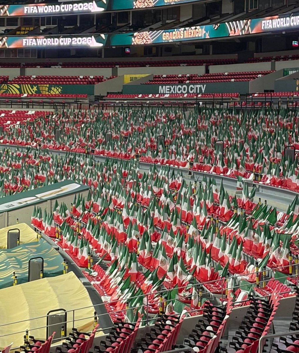 AwayDaysFB's tweet photo. 80,000 Mexican flags are being placed throughout the Azteca for tonights game, one on each seat (even the English fans)...

This might be the most non neutral World Cup game of all time... 🤯 https://t.co/wmIpghX4na