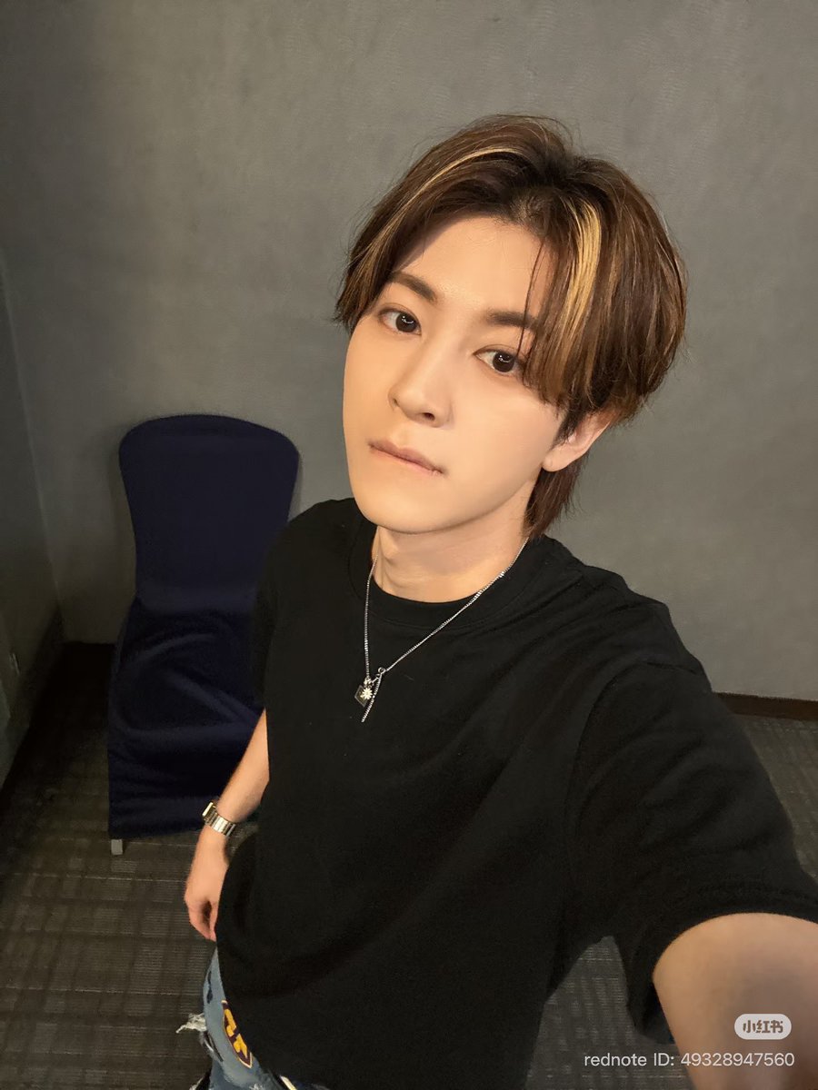 melodysssong's tweet photo. 宋王子 — 演唱会准备中 🎤

https://t.co/gyMhn2VNAO https://t.co/CiUyekTQXN