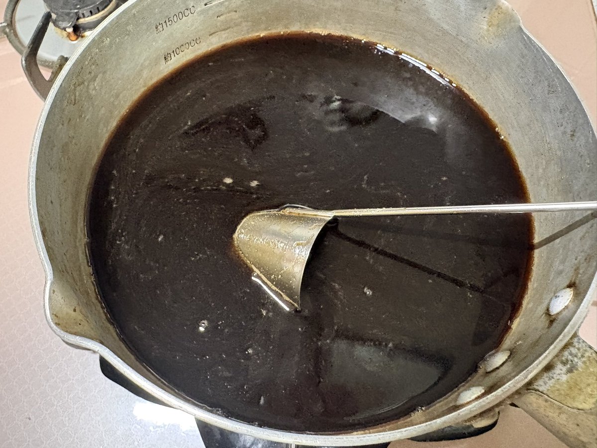 EGRK's tweet photo. 昼飯は業務用マルタイで自家製タレとラードと鶏がらスープの素でラーメン。
具は今朝完成した鶏チャーとたまご。

だいぶラーメンっぽくなった。
というわけでタレが無くなったので追加で作る。 https://t.co/dLCN4GAeSa