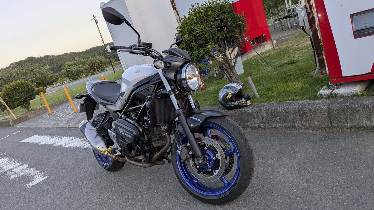 purapurarx78's tweet photo. #SV650　#SCR950
SV650に乗り換えしました。軽くて回るエンジンで楽しいバイクだね。 https://t.co/q6DFAEQf07