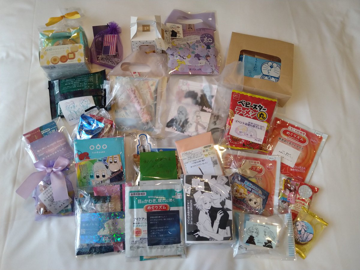 penji295's tweet photo. 撤収しました！ってポストするの忘れました！！撤収しました！！！！
頂いた差し入れやお菓子、ホテルで改めて見て驚愕。とても嬉しいです！原稿のお供に少しずつ頂ます🥳今日はありがとうございました🙇‍♀️ https://t.co/xxN2OgyXS6