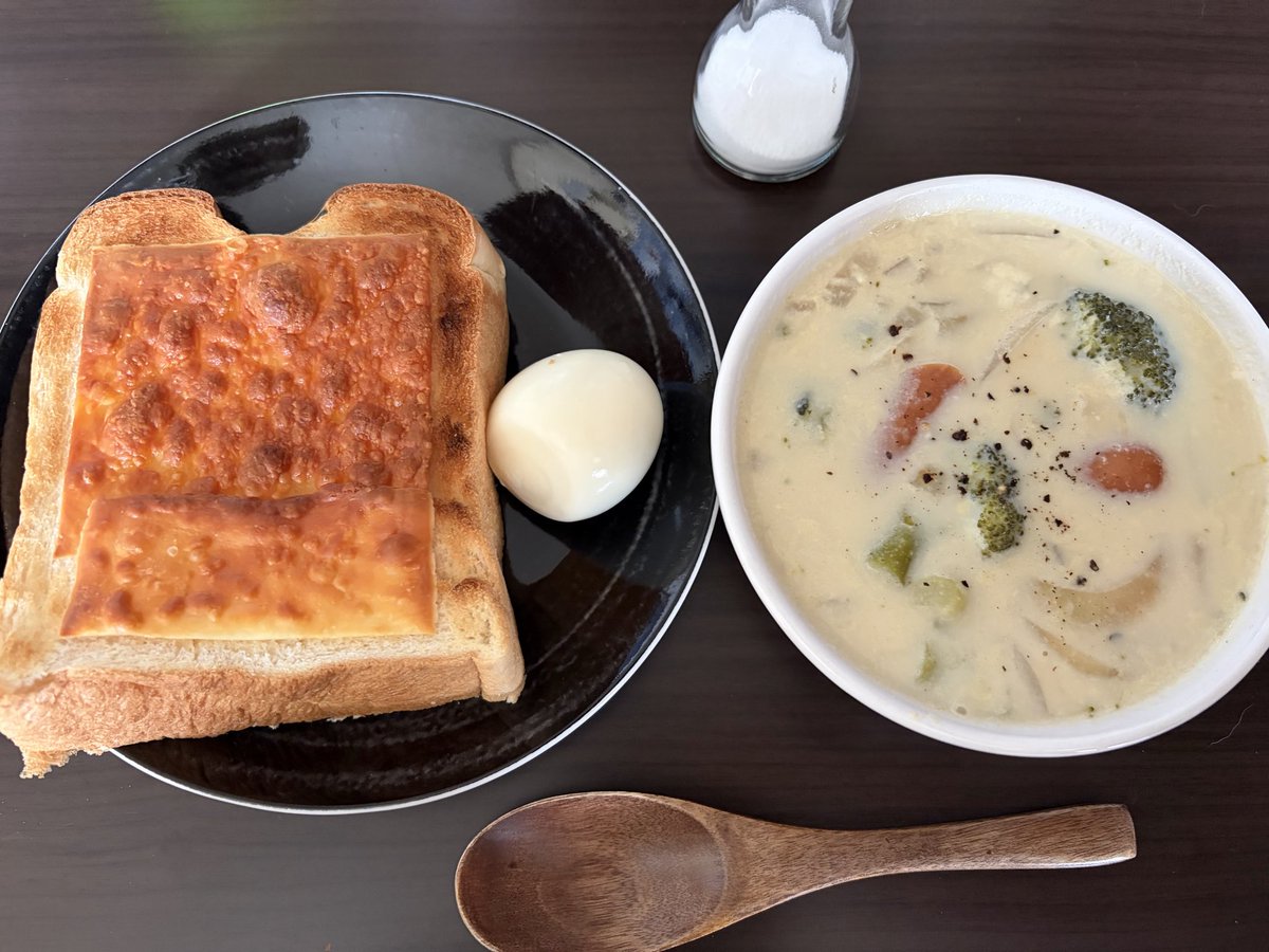 Sing_Reona's tweet photo. 今日のレオナlunchは…

豆乳スープ
チーズトースト
ゆで卵✨

結構お腹に来ていて
これは晩御飯いらないかもしれない💦
 #Princess飯 https://t.co/DVsSwmCPEV