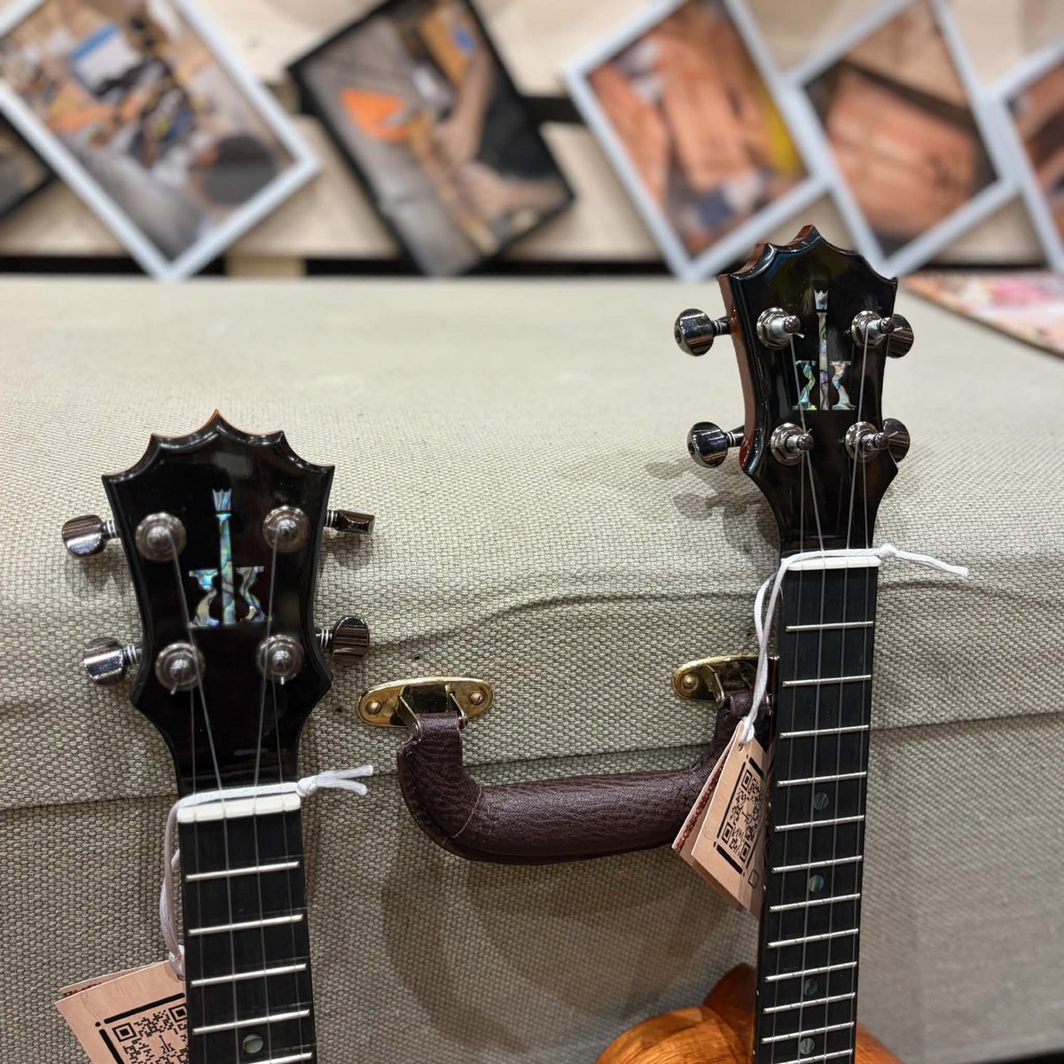 MIKIGAKKI_SB2's tweet photo. 入荷情報!
Koalohaから当店ショップオーダーモデルが入荷しました!
3Aグレードハワイアンコア材を使用し、ロゼッタ周りにアバロンインレイを施した華やかなモデルに仕上がっています!近日WEB公開予定
#koaloha #acousticinn #mikigakki #ukulele https://t.co/rH0XfCu1zS