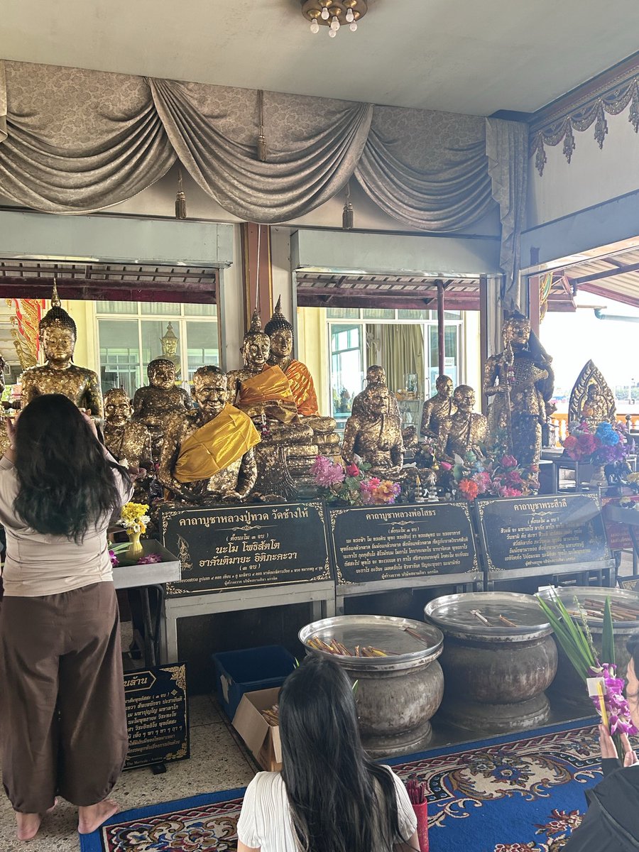 froszting's tweet photo. ไหว้พระขอพร #วัดบางนานอก 
เตรียมตัวย้ายเข้าบ้านใหม่ https://t.co/vMLR8Z41nb