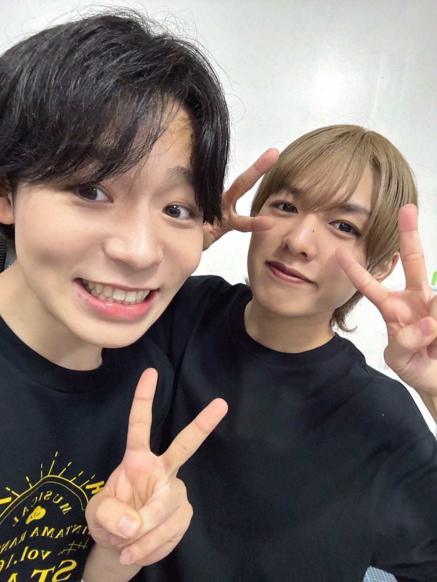 kengouhata's tweet photo. ･
#忍ゲキ お稽古始まっております📓

これまた人が暖かい稽古場ですわ😭😭🫶
初めまして！
久々じゃん！
ずっと一緒じゃん！
の御三方でございます。

この夏も楽しくなりますよ〜っ🍧 https://t.co/JHb0wVV7Yi