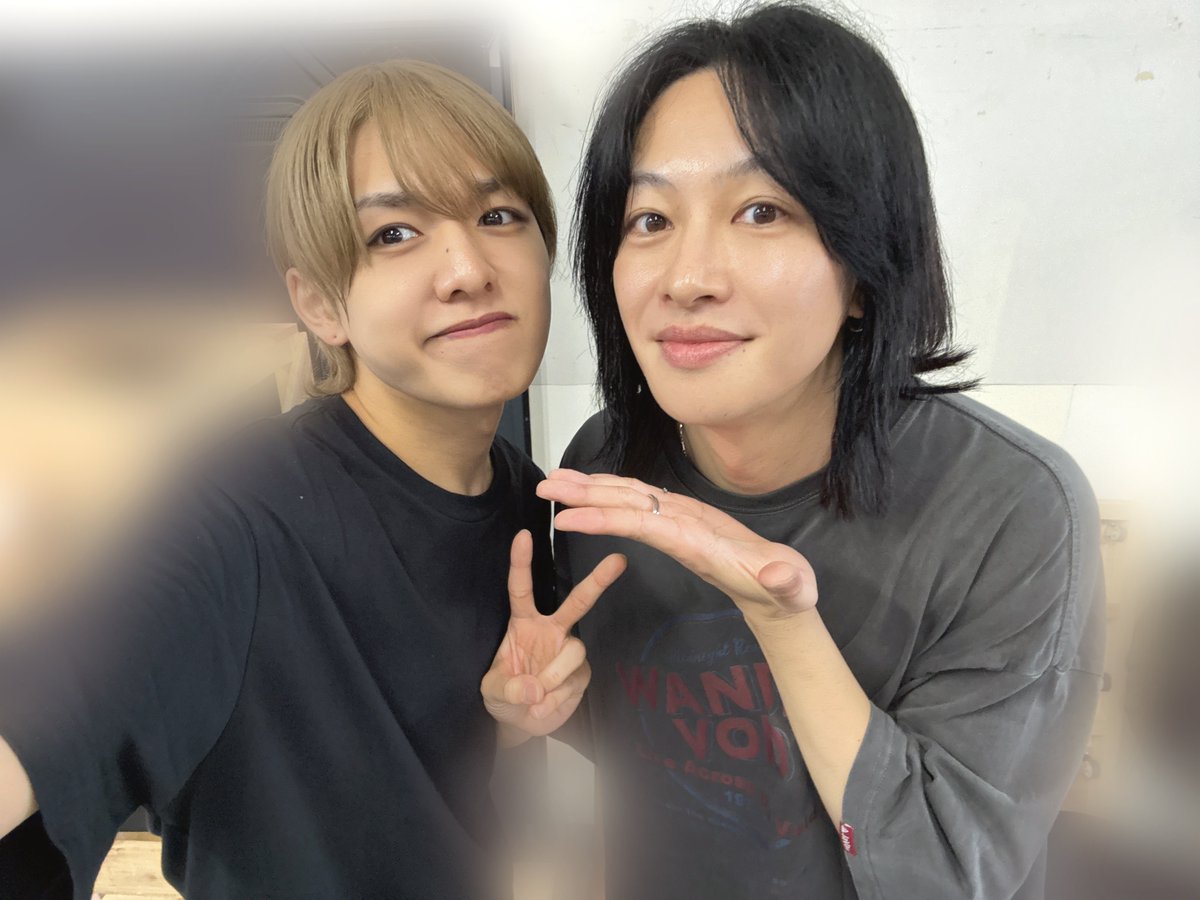 kengouhata's tweet photo. ･
#忍ゲキ お稽古始まっております📓

これまた人が暖かい稽古場ですわ😭😭🫶
初めまして！
久々じゃん！
ずっと一緒じゃん！
の御三方でございます。

この夏も楽しくなりますよ〜っ🍧 https://t.co/JHb0wVV7Yi