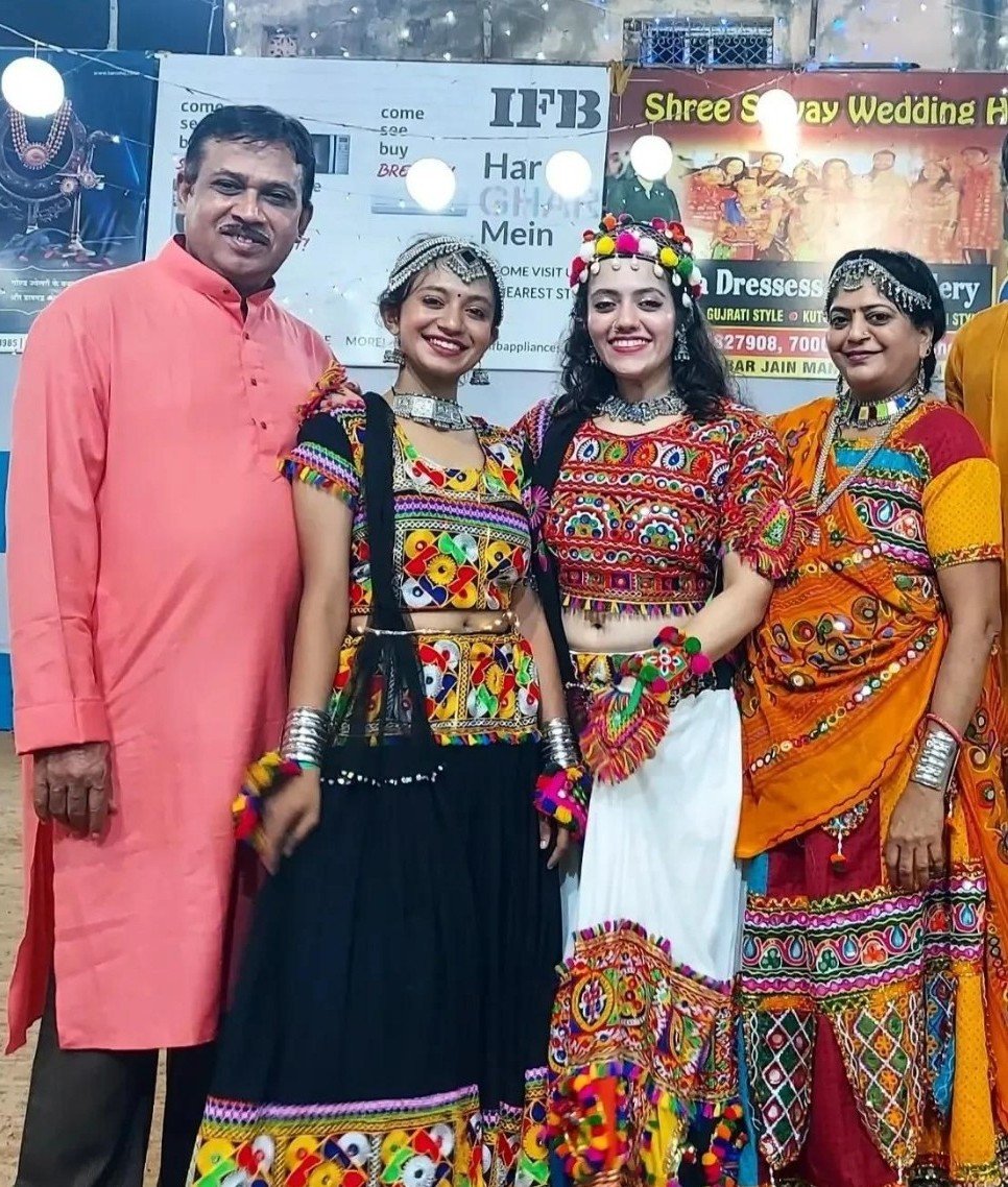 Obsidianyogi's tweet photo. I don't understand, these hindu girls hate on hindu men and spread hate on Hinduism 24/7 and still use hindu aesthetics and hindu simps for likes and attention.

Boomer dad couldn't raise atleast one of his children in a proper way. https://t.co/Mke4dKqSk5
