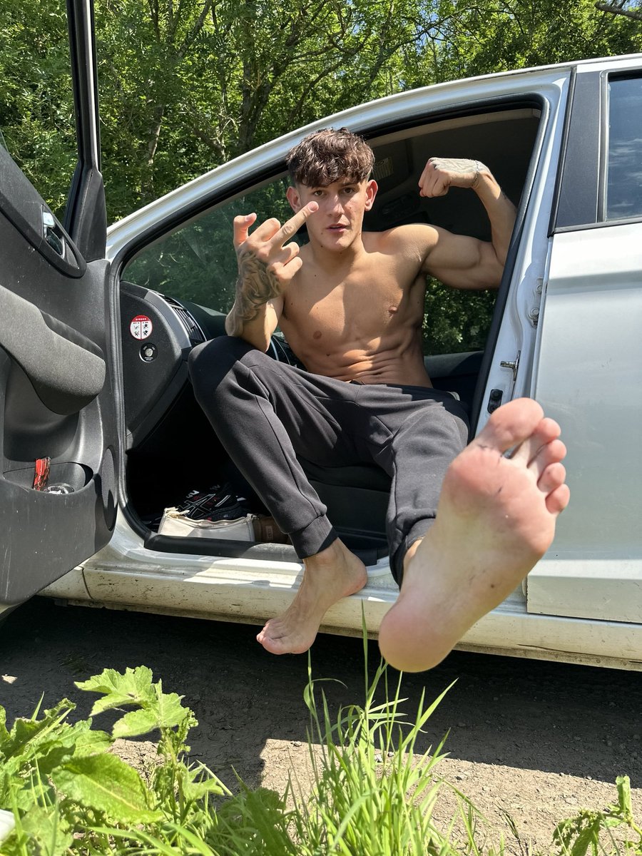 Twink feet tweet media