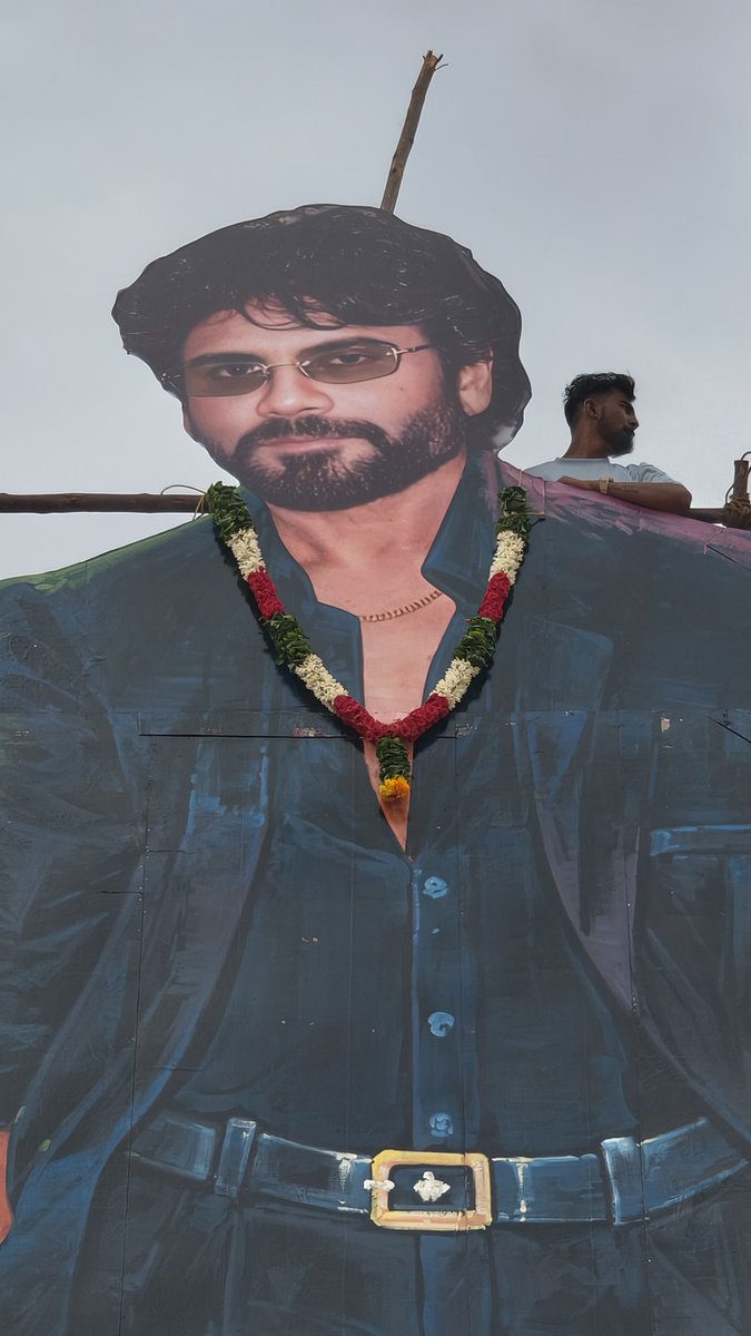 NarendraPosa1's tweet photo. Abhimanamandi Abhimanam Flops tho paniledu Fanism ni apalem dullakoteyadame Naku telisindi Demigod King @iamnagarjuna @AkhilAkkineni8 #Lenin Pre-release Event At Tirupati 5PM https://t.co/qVQikad2YQ