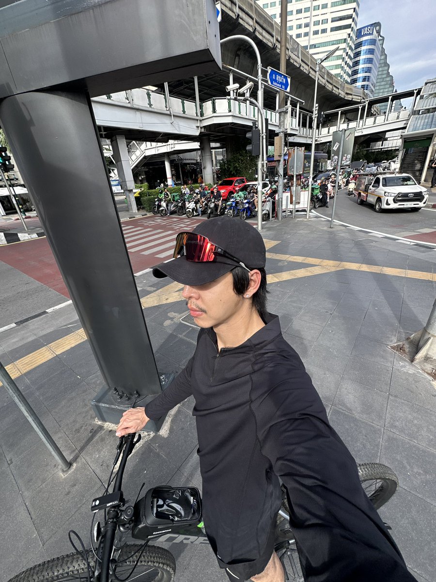 JobbyNoo's tweet photo. รับแดดนิดนึง https://t.co/DWo9v7mYzr