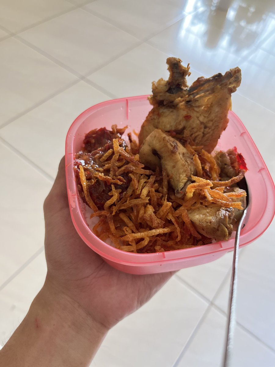 pippphap's tweet photo. Today dump: pertama kali ngendarain motor sejauh ini😭 https://t.co/J6PRCSAV1C